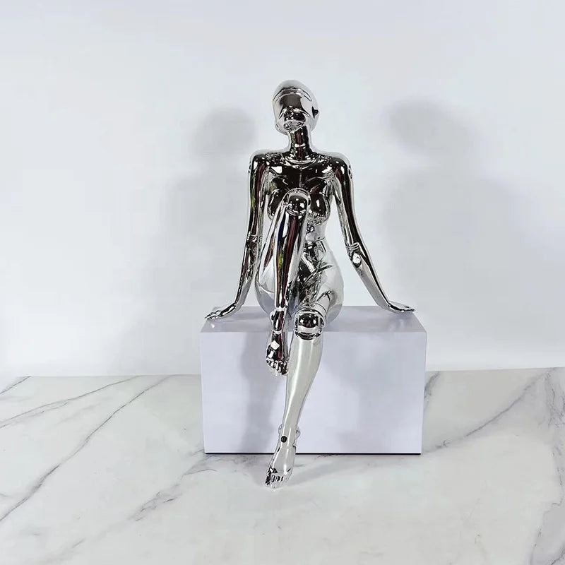 Front view of Aurelia luxury resin statement sculpture – hotel-inspired decor by CasaLoom