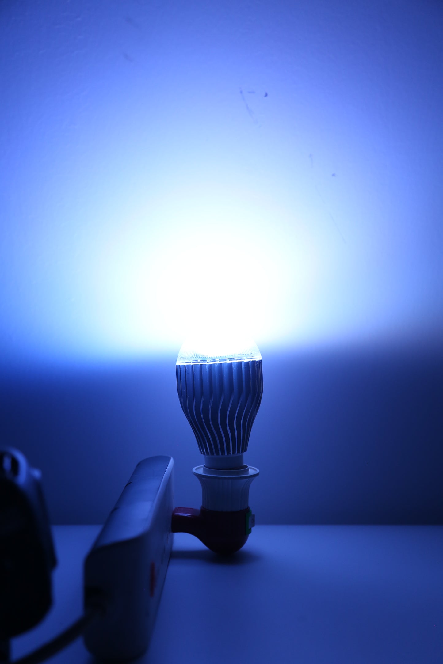 Chroma Smart RGB LED Bulb — 16-Color E27 Bulb with Remote