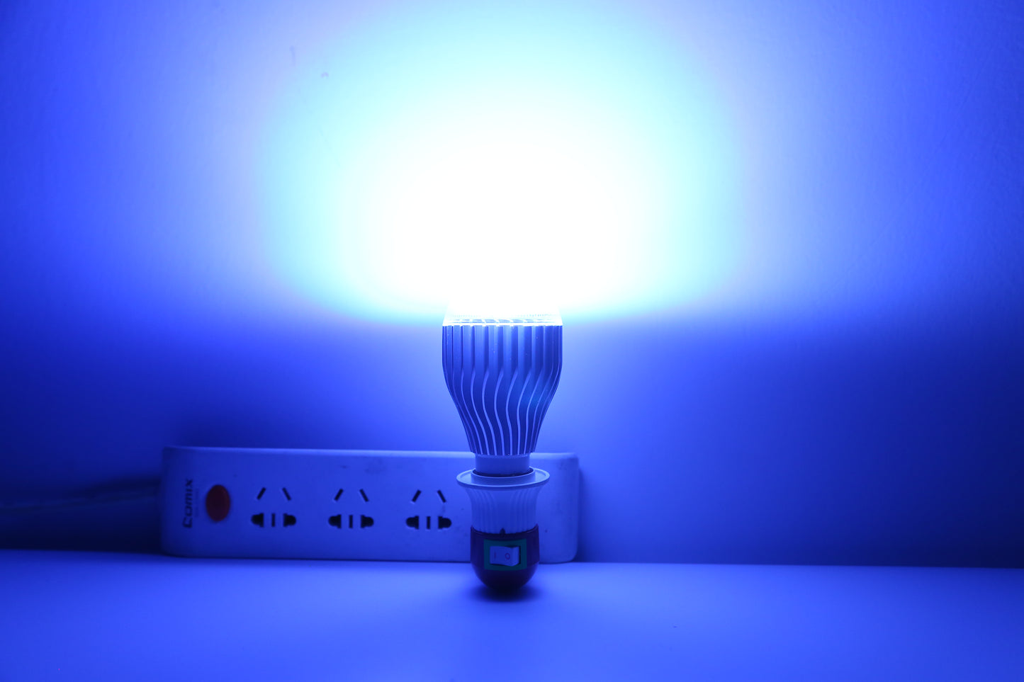 Chroma Smart RGB LED Bulb — 16-Color E27 Bulb with Remote