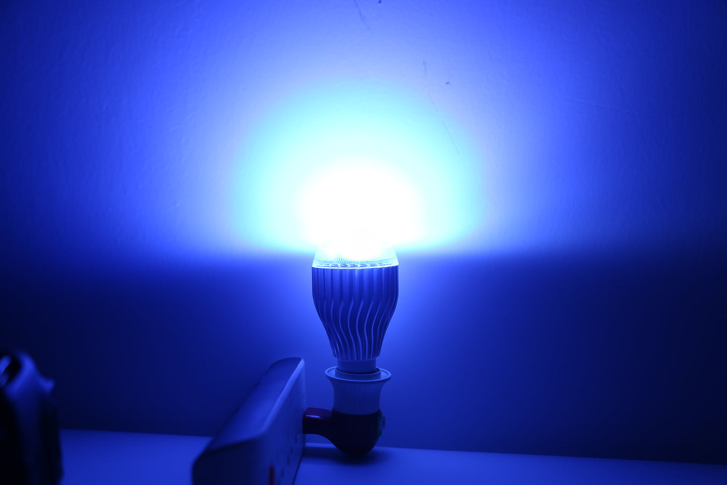 Chroma Smart RGB LED Bulb — 16-Color E27 Bulb with Remote